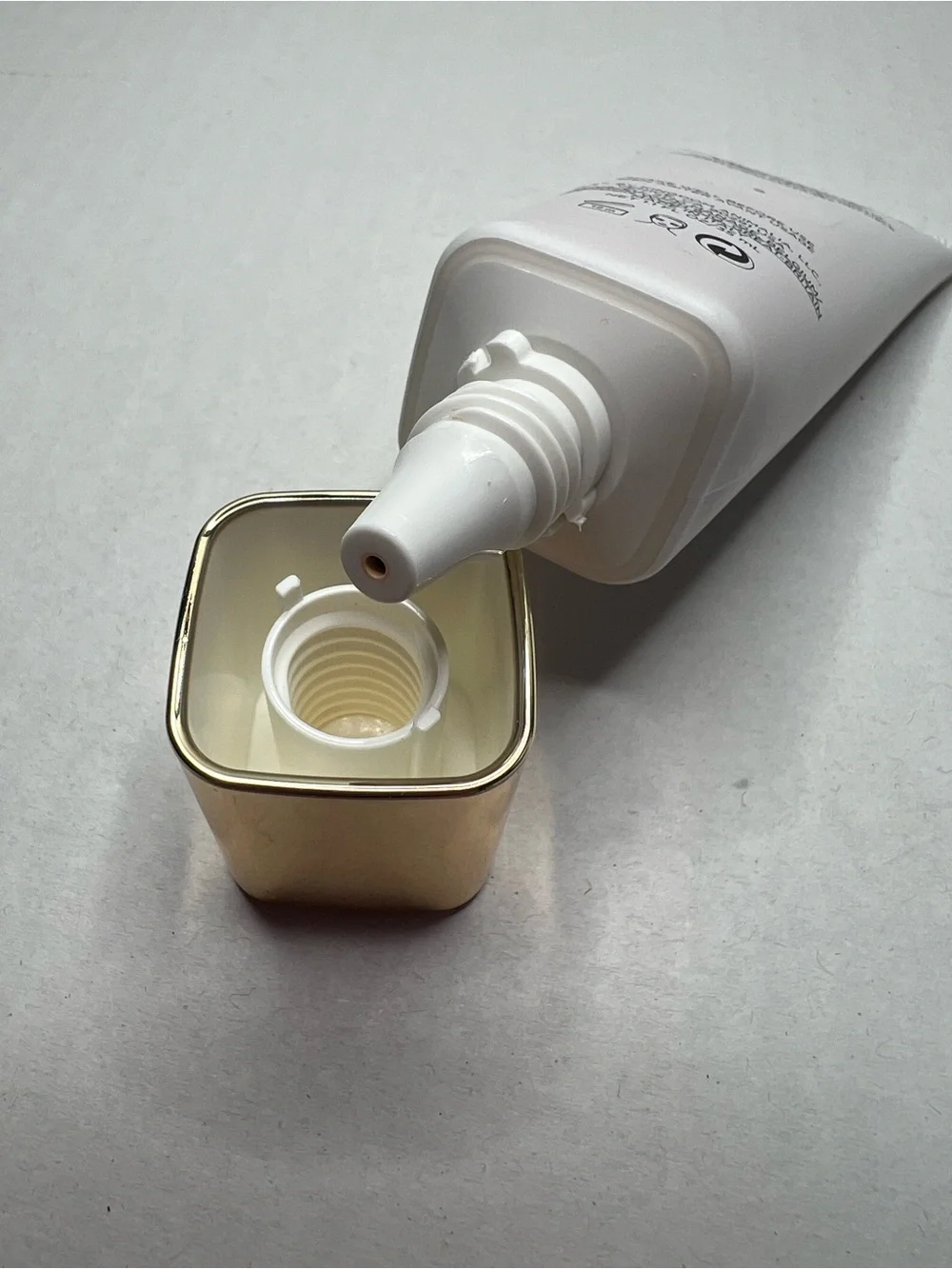Hourglass Veil Hydrating Skin Tint Foundation